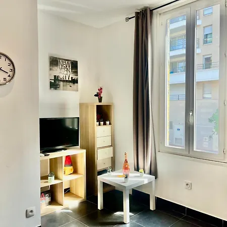 Juan 1 Yourhosthelper Apartment Antibes